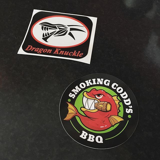 STICKER LOVE from @smokingcoddsbbq & @dragonknuckle_david - @dragonknuckle_jana - they’ll go straight to the ‘Wall of Que’.. Cheers 🏻