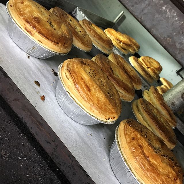 A great day making pies @lownslowmeatco - Traditional, Brisket & Beans, Filthy, Cheeseburger, Steak & Bacon and Pulled Pork.. @bisqotti calls me the Pie King.. but @lownslowchef says it’s more ‘Simple Simon’.. whatever’s...