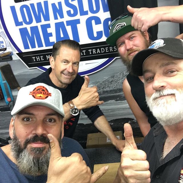 Guess who swung by the @lownslowmeatco shop whilst in town..!? @2smokinarabs_ thanks for the gifts lads., and awesome to catch up with you guys in person !!! Good luck on the weekend 🏻🏻🏻