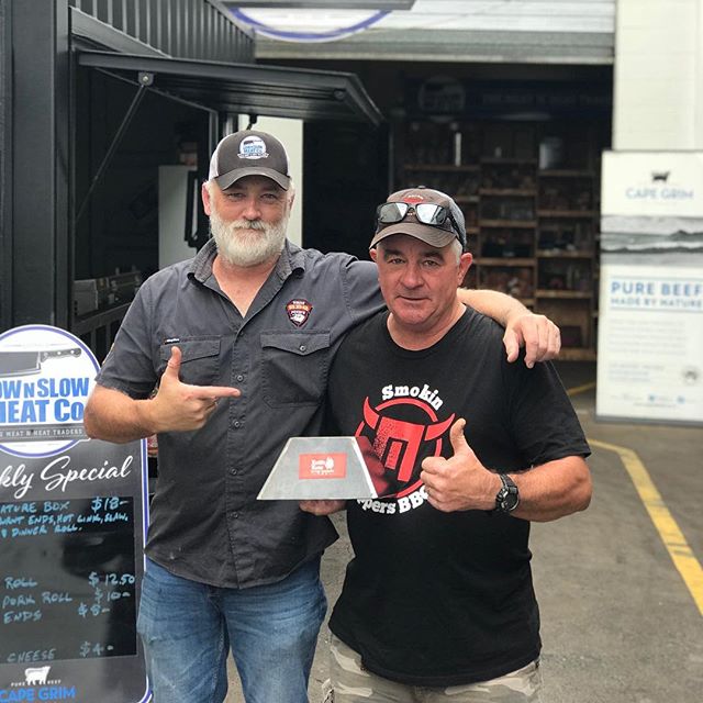 Was great to catch up with Andrew from @smokinsappersbbq on Saturday @lownslowmeatco .. plus hand over the @tb2bbqsmokers Kettle Kone he won thru their first birthday celebrations. See folks., Navy and Army can coexist together., well., ever so briefly.. before we start to pull the piss out of each other !? Was great chat buddy.. look forward to catching up again.. 🏻