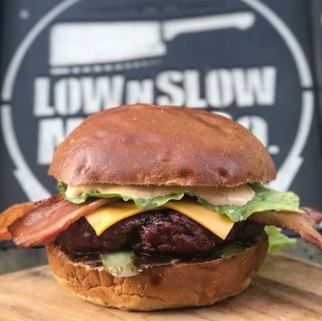 Saturday & Sunday.. come at us.. this is one of my favorites.. 🏻🏻🏻#Repost @lownslowmeatco・・・This weekends special...300 gram smoked 100% rump patty!!!This burger is is huge, That BBQ Sauce, white onion, pickles, double cheese, smoked streaky bacon, lettuce and chipotle mayo.Awesome burger and it’s all yours Saturday and Sunday 9.30 til 2pmAll the usual BBQ on offer too..#themeatnheattraders #lownslowmeatco #blamejamieforthelettuce