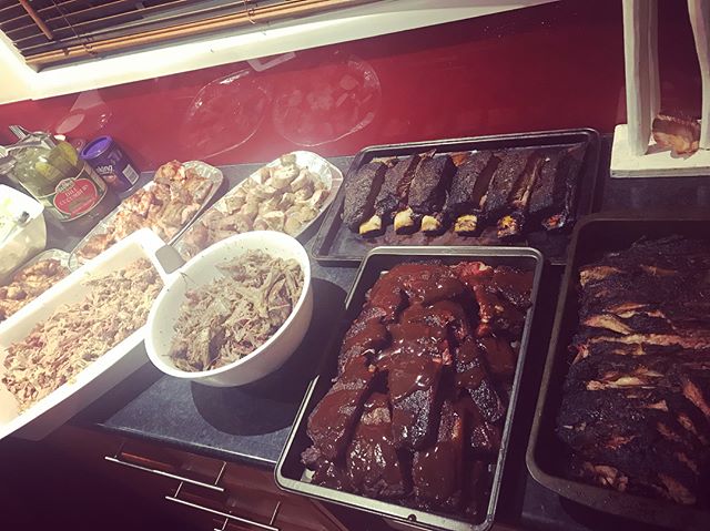 Last nights Turn out.. Apple Slaw, Chicken Wings, Chicken Maryland, Various Links, Pulled Pork, Pulled Lamb, Pork Ribs, Beef Short Ribs & Brisket.. all amazing meats, rubs & sauces purchased from @lownslowmeatco (Salad the exception).