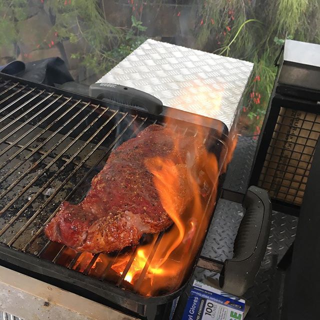 The wife is working from home today.. and turns to me at midday and asks ‘what’s for lunch?’.. seriously.. it’s like she doesn’t even know me.. come on... Reverse Seared MB6 Wagyu of course.. What else is there ?? 🏻🏻🏻