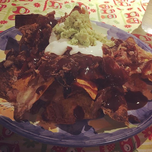 Pulled Pork Nachos made up from last nights left overs.. fark me., why have I not done these sooner !? May just be my new favorite left overs meal..! 🏻🏻🏻