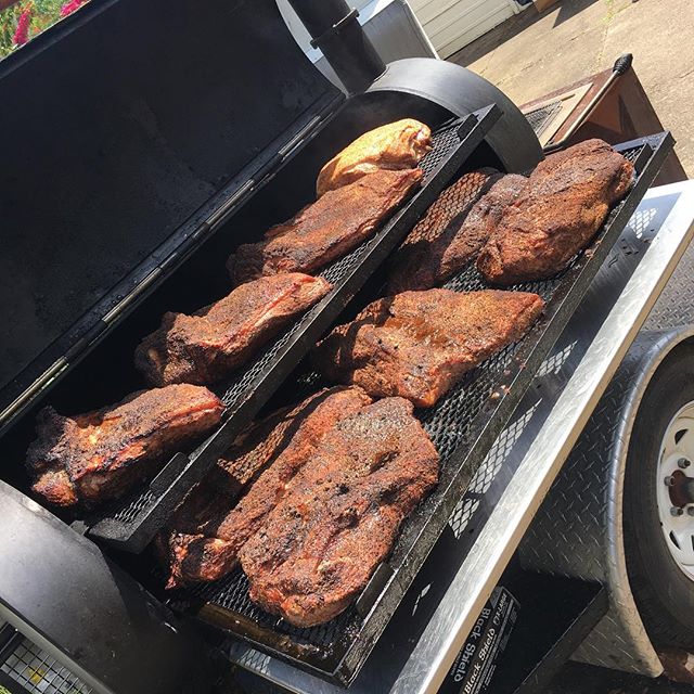 8 Briskets.. 7 Pork Butts.. so far I’m using my 24 inch @radarhillsmokers trailer and @harkbbq Pro Pit.. I’ve still got Pork Ribs to sort yet !? Will have to knock the dust off the @weberbbqausnz Kettles or flash up the Gasser ?? Fark me it’s hot..!? #bareknucklesbbqaus #lownslow #bbq #barbeque #barbecue #bareknucklesbbq