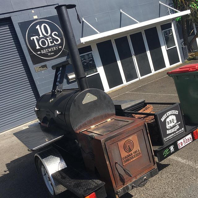 A perfect day to ride, drink beer and eat BBQ.. see you at @10toesbeer for the monthly meet up !! BIKES - BEERS & BBQ 🏻——-#lownslow #barbeque #brisket #lownslowbbq #sunshinecoast