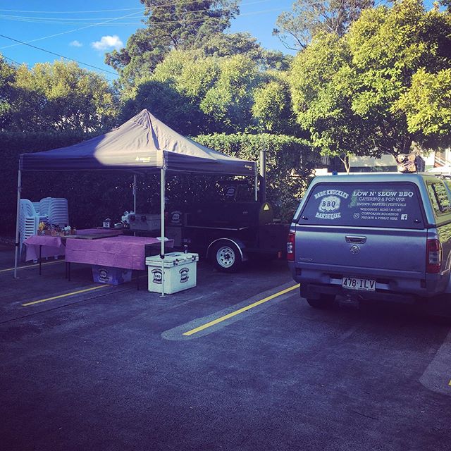 All setup to private cater/feed the troops at the @lhelectrical Salisbury Trade Show !! My BBQ served with some awesome local @ballisticbeer 🏻 - -#lownslow #lownslowbbq #barbeque #brisket #pork #brisbane #bareknucklesbbq