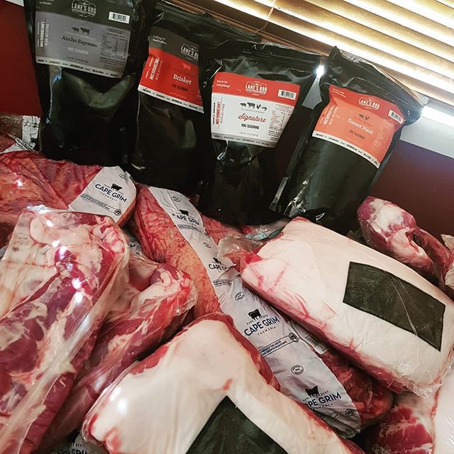 Who else loves casual Wednesdays !? Getting my smoke on..! - -Proteins from the best in the biz: @thebutchershoppeau Champion Rubs: @lanesbbqau Fire sticks from the man: @bradkingsfirewood Magical Chamber: @radarhillsmokers - the one and only..