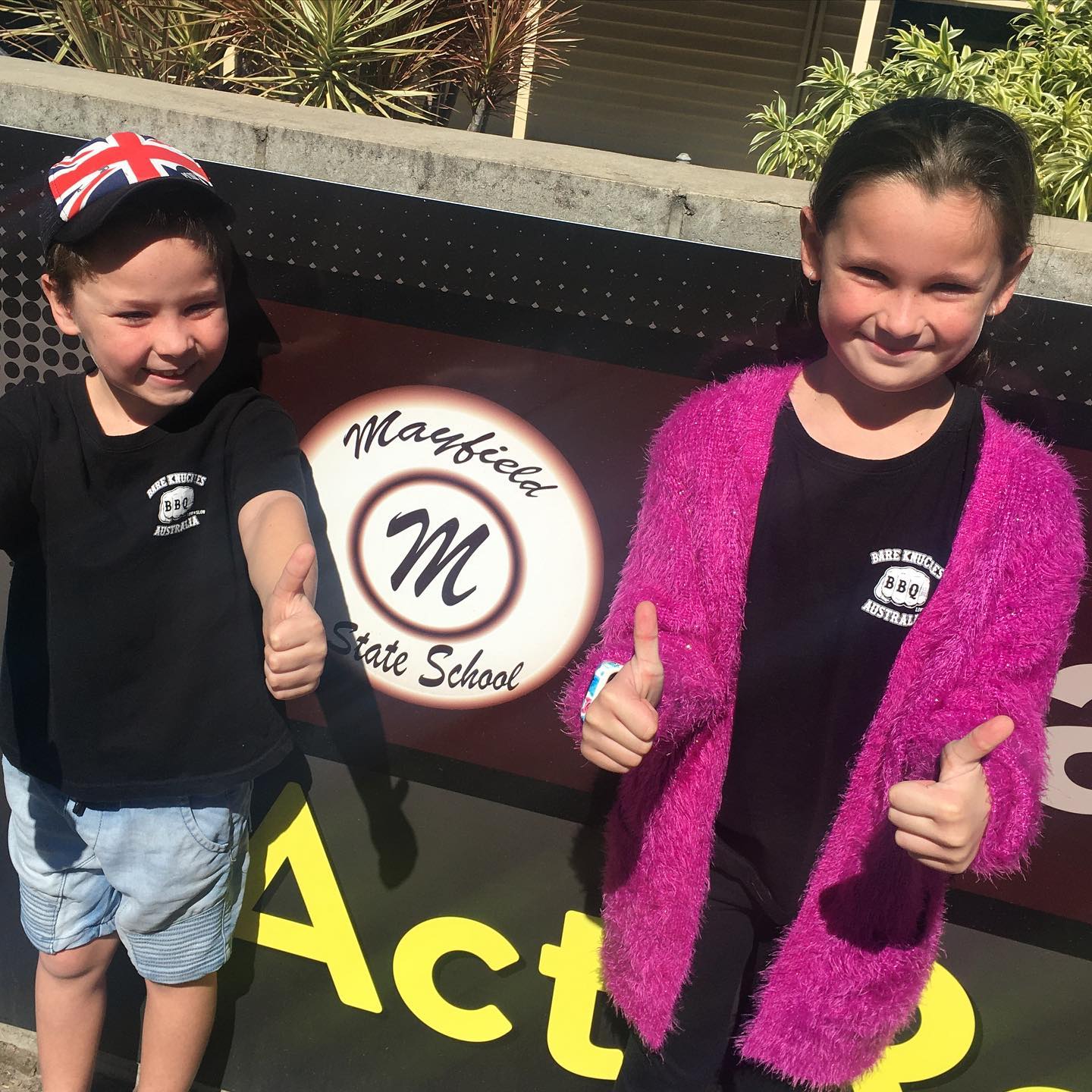 Stoked to feed our favorite crew lunch today at Mayfield State School - and a quick catch up..! Not sure who was more excited.. the kids.. or teachers !? Thanks to all ! 🏻 - FYI: social distancing was followed at all times.