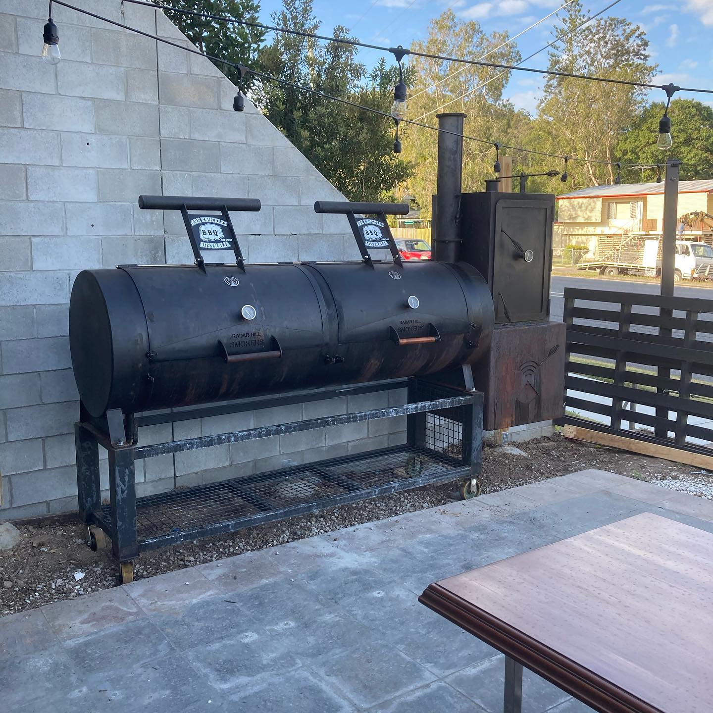 BIG THANKS to Chris and the lads from A Grade Access (My Awesome Neighbours) for helping me get ‘Bertha’ in to her spot at the Smokehouse..! It was no easy task., that’s for sure !? Dinners and Drinks on me soon lads- thanks again !!!! 🏻 - @taizlewood75 will be building a roof over her tomorrow - and fencing her in to boot !! 🏻🏻🏻 - Whoot Whoo !!!