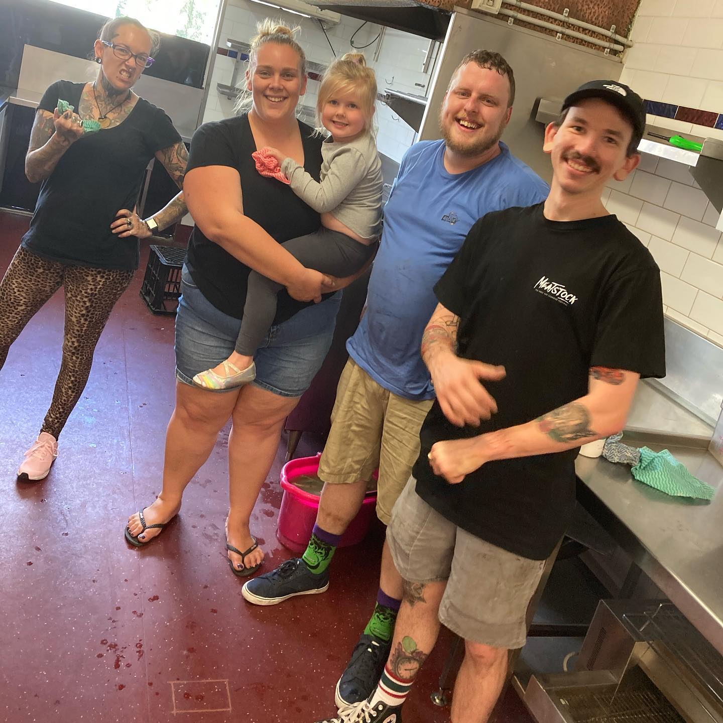 A BIG Day of work at the shop with these amazing peoples chipping in - BIG Love to @jerrythebeardedbutcher1 and his awesome family -  @coz_dodd (Rockstar) - @thebaconstripclub (Champion) - @jarro65 (Best Brother In-Law ever)- Pop ! (Best Father In-Law Ever)- and my always amazing wife @me_kirst - all you guys rock - I truly appreciate your support.. especially as you were up to your elbows in grease and dirt.. 🏻🏻🏻