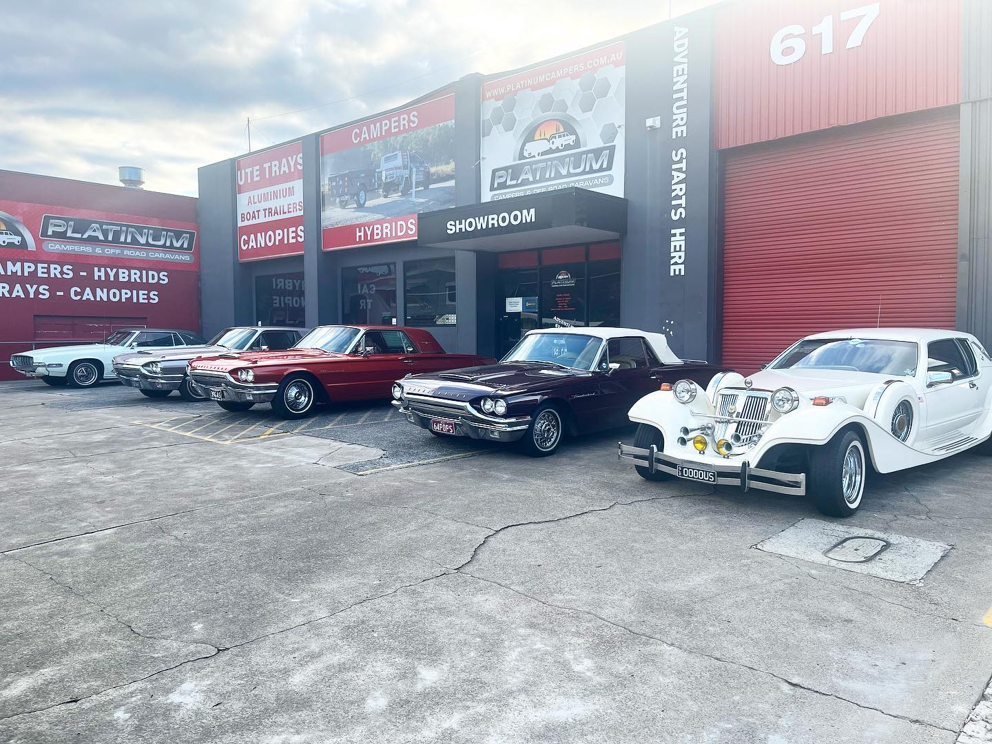 The QLD Thunderbirds Car group came in for dinner tonight and brought their amazing lineup! We love to see it!