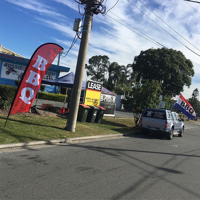 Flags, flags everywhere., lucky., because that for lease sign blocks me big time.. anyone want to come lean on it !? —-#lownslow #lownslowbbq #barbeque #barbecue #brisket #pork #brisbane #thanksdaryl