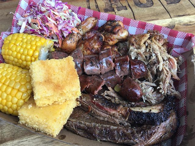 Serving up the couples box today.. Brisket, Pulled Pork, Lamb - Mint & Rosemary Sausage, Chicken Wings, Corn Cob, Coleslaw, Corn Bread and dress with whatever sauce you like.. but always best with my BK BBQ Sauce.. just saying.. 🏻