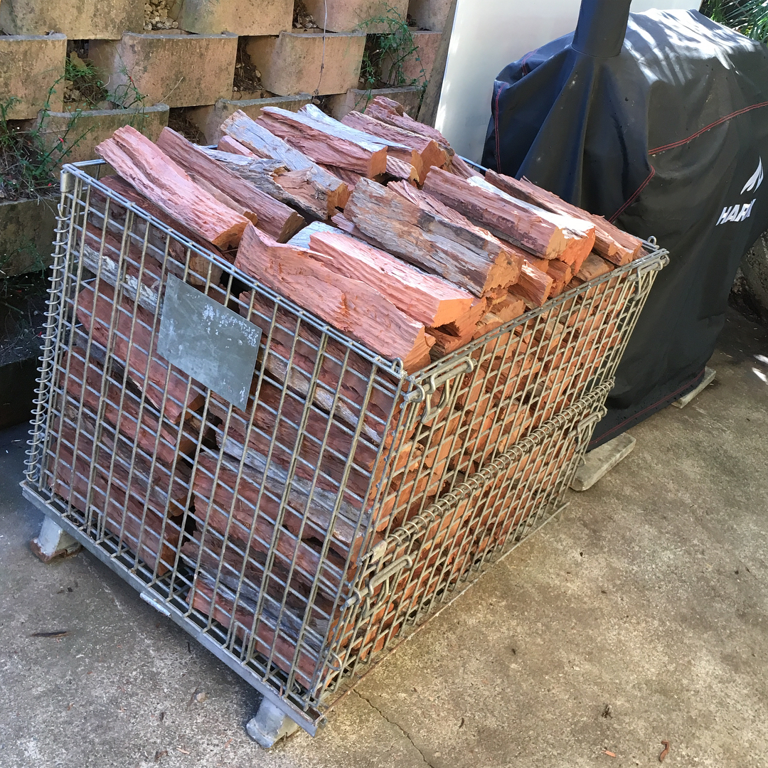 “Got Wood !?” I’ve just finished unloading all the ironbark that I scored when I purchased my ripper 24” RH. Don’t think I’ll be needing to reload for a while.. but you never know..!? Anyways.. the wife is suggesting I move on my @harkbbq Texas Pro-Pit.. I’m not so sure about that..!? But if anyone is keen to purchase the second collapsible shipping crate I have.. I’m open to all offers..!? DM me...