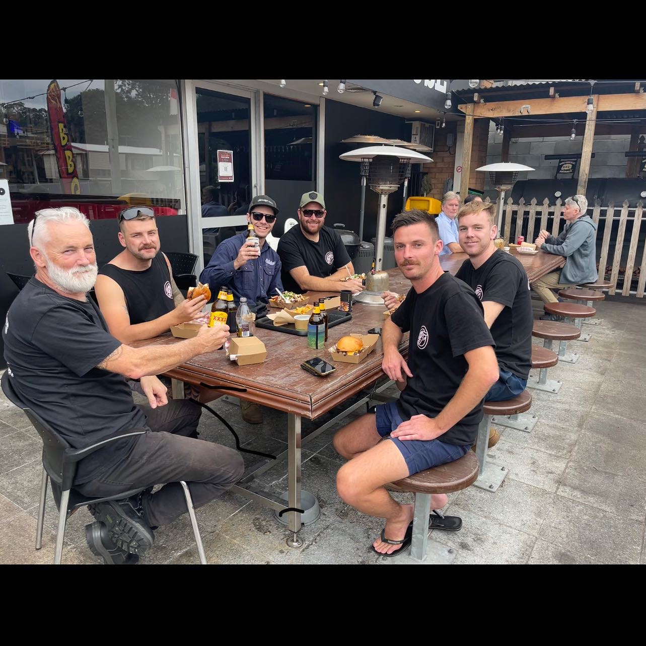 The @fabulousfab__ boys all in for their Friday lunch! Even got to eat with the big boss! We’ll be open again for dinner 5-8! 617 Toohey Road Salisbury!#lownslow #lownslowbbq #barbeque #barbecue #itsgoodbbq #brisket #pork #lamb #chicken  #brisbane #queensland #australia #sleepwhenimdead #allinnbrewingco #traditionalbbq #bareknucklesbbq #bareknucklesbarbeque #bareknucklesbarbecue #bareknucklesbbqaus #bareknucklesbbqaustralia #bareknucklesbarbecueaustralia #barknucklesbarbecueaus #bareknucklesbarbequeaus #bareknucklesbarbequeaustralia #ubereats #meathustler