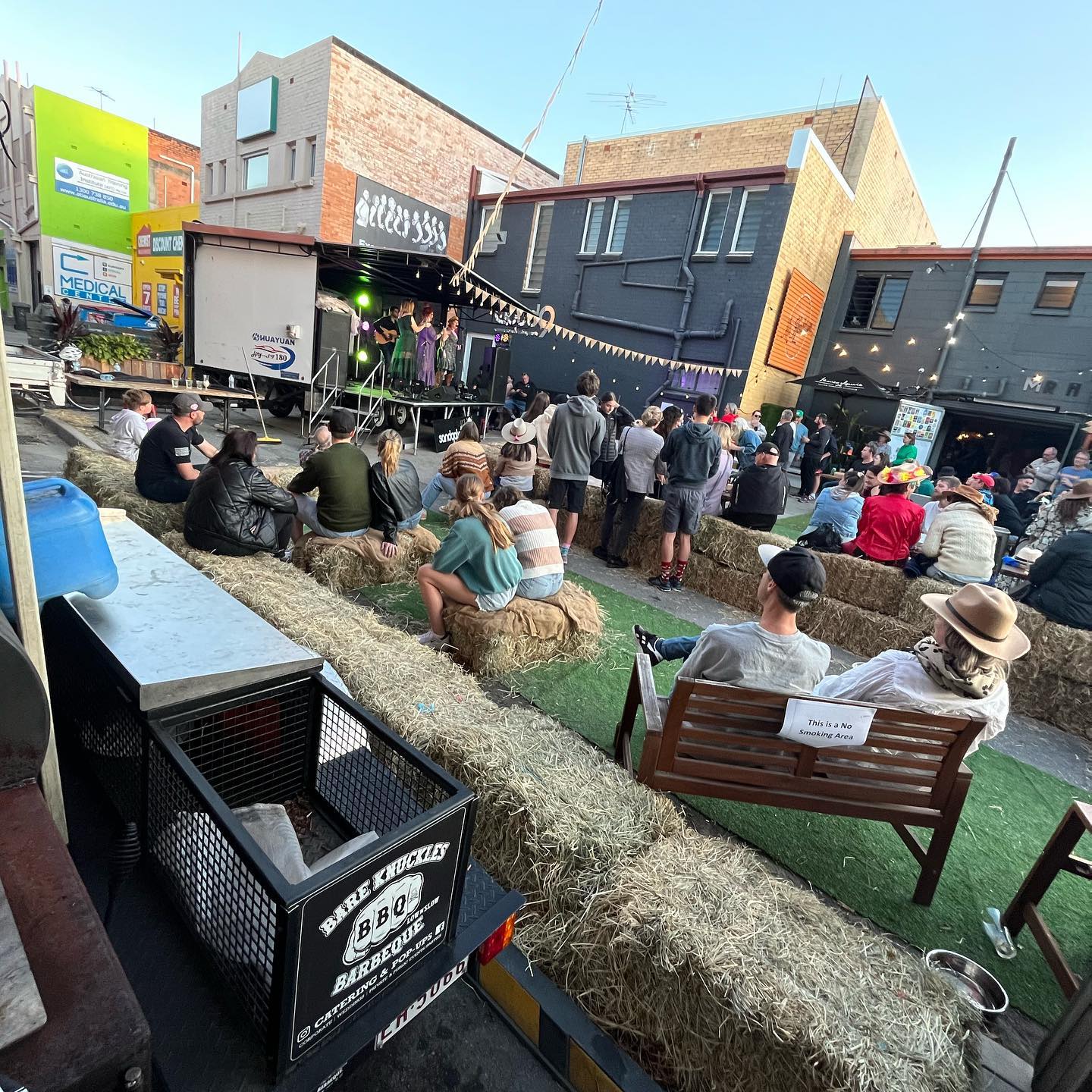 Such a great afternoon spent with our @mrhendersonbar family - listening to some great country music whilst feeding the masses !!!  - shops also open for dinner.. till 8pm. 🏻 - Giddy up !!#lownslow #lownslowbbq #barbeque #barbecue #itsgoodbbq #brisket #pork #lamb #chicken  #brisbane #queensland #australia #sleepwhenimdead #allinnbrewingco #traditionalbbq #bareknucklesbbq #bareknucklesbarbeque #bareknucklesbarbecue #bareknucklesbbqaus #bareknucklesbbqaustralia #bareknucklesbarbecueaustralia #barknucklesbarbecueaus #bareknucklesbarbequeaus #bareknucklesbarbequeaustralia #ubereats #meathustler